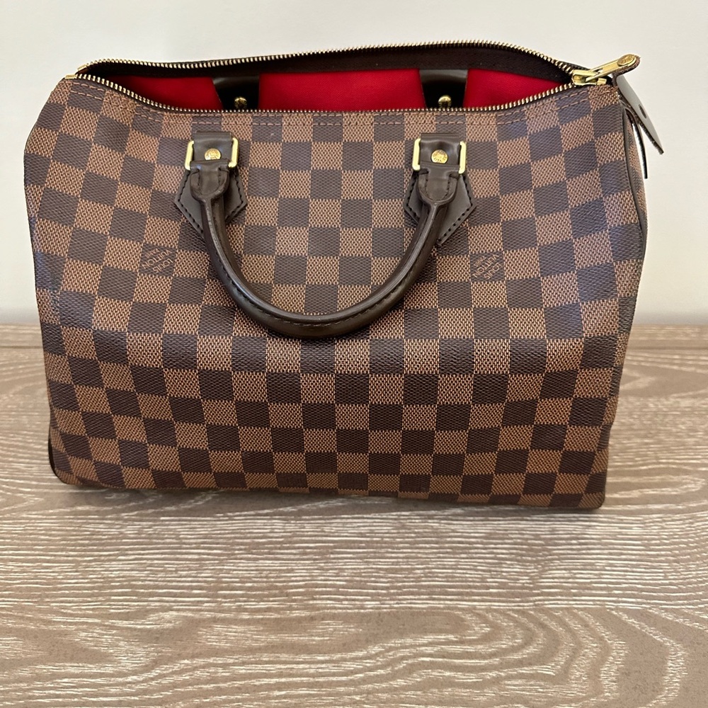 LV speedy 30 in Damier Ebene.